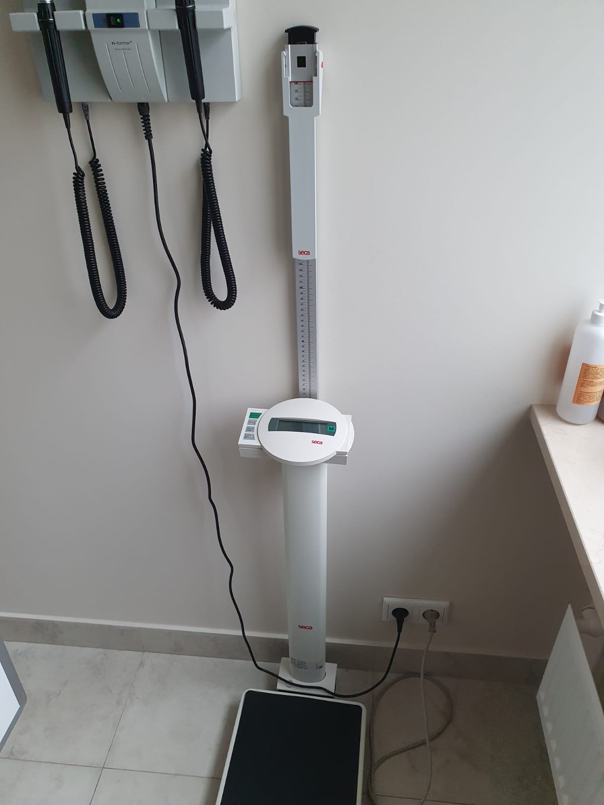 Sprzedam wagę medyczną ze wzrostomierzem SECA