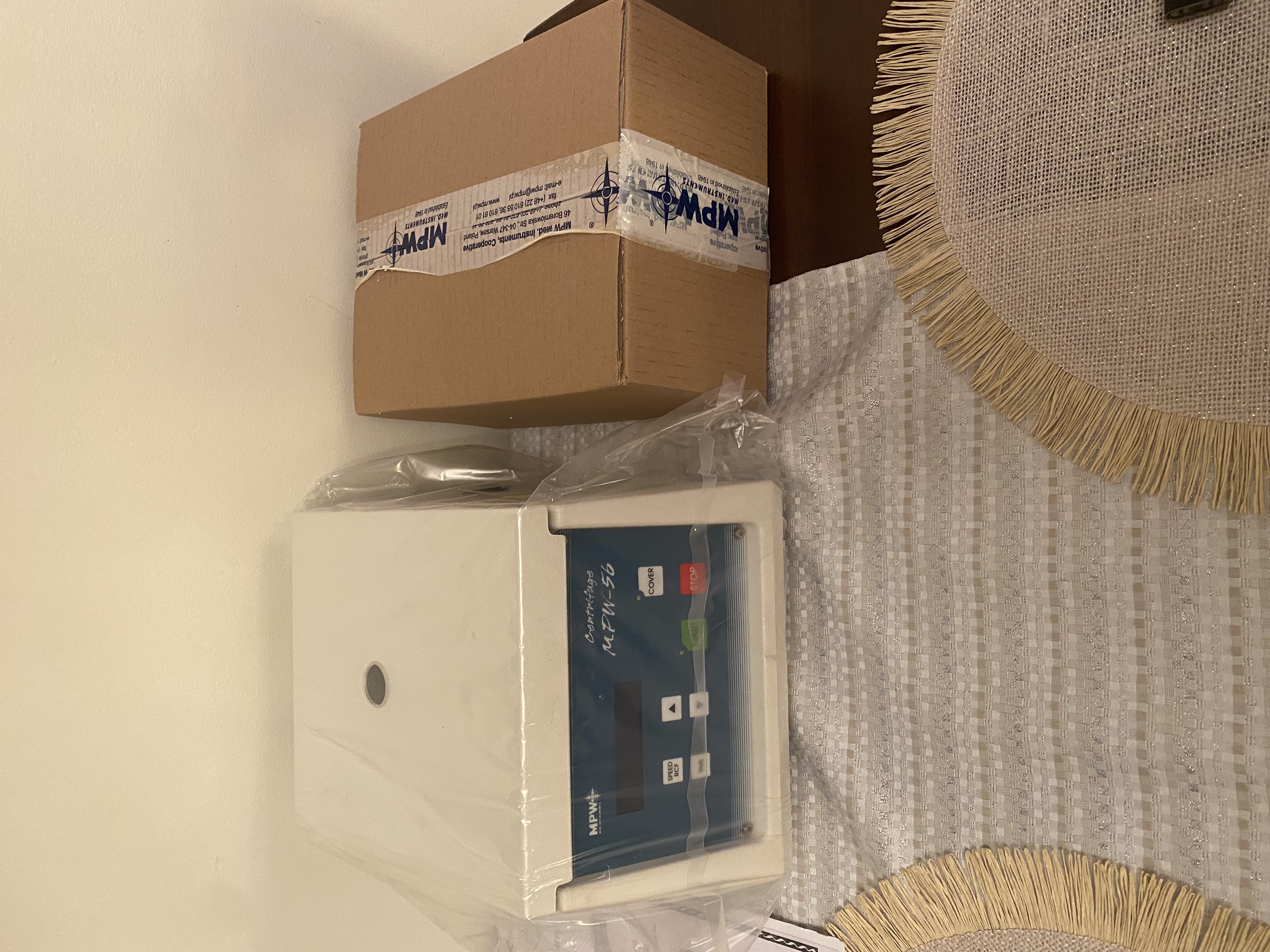 Wirówka laboratoryjna MPW-56