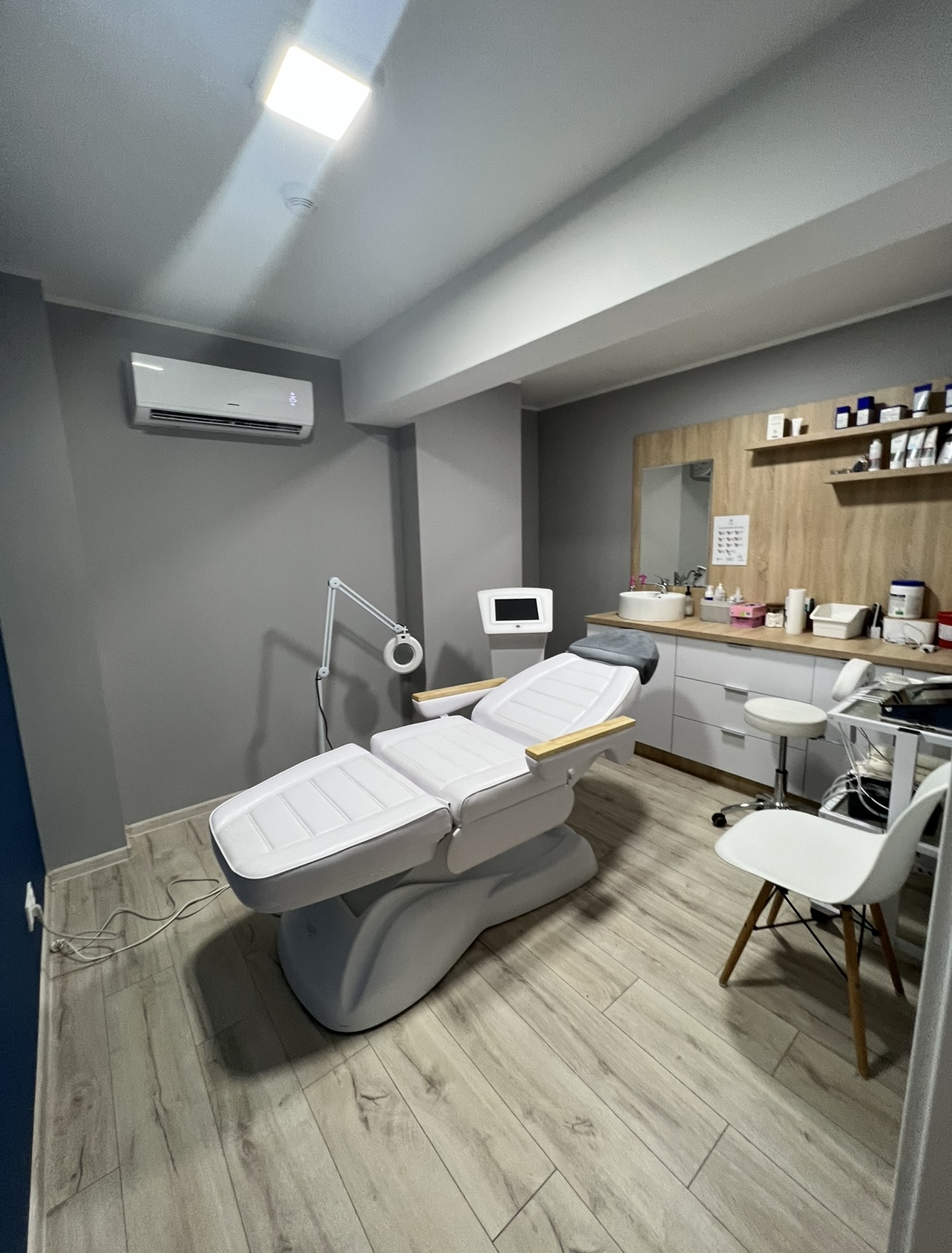 Wynajmę lokal GOTOWY np NA KLINIKĘ MED./Kosm 100m2