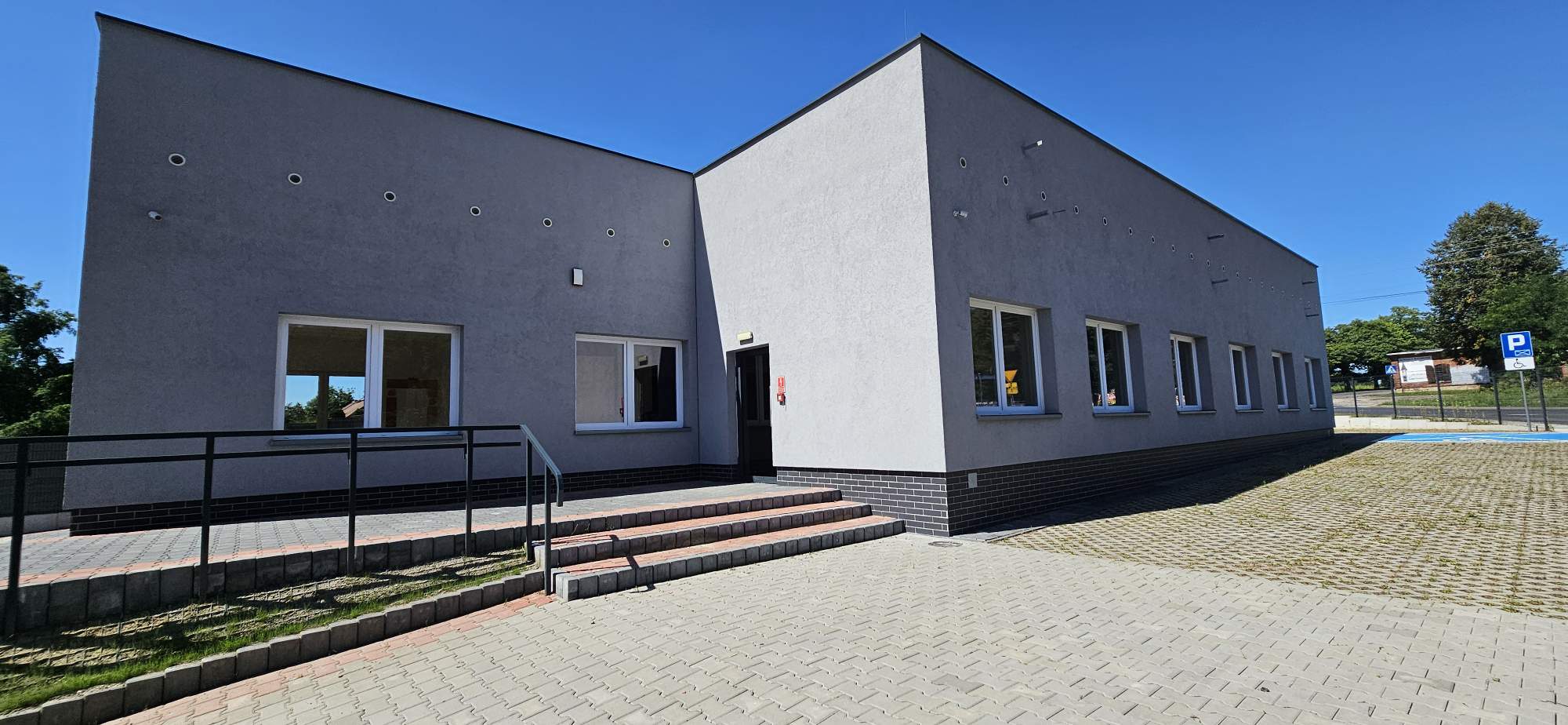 Wynajmę budynek pod przychodnie poradnie centrum medyczne rehabilitacyjne 387m2